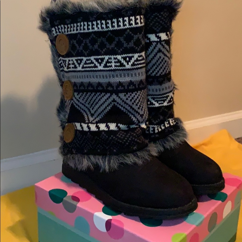 Black Winter Boots With Detachable Fur Warmers